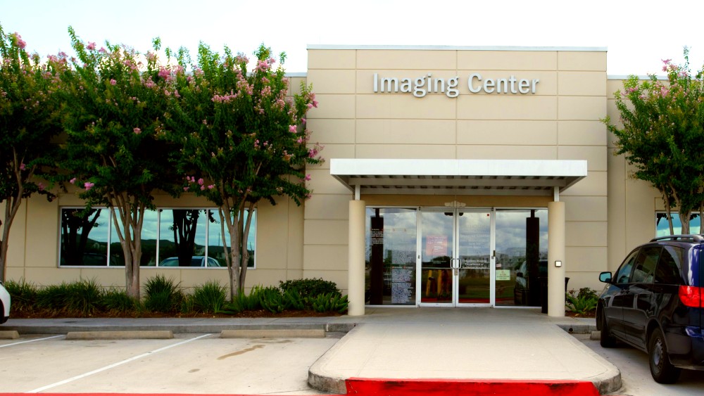 Memorial Hermann Imaging Center - Pearland exterior entrance.