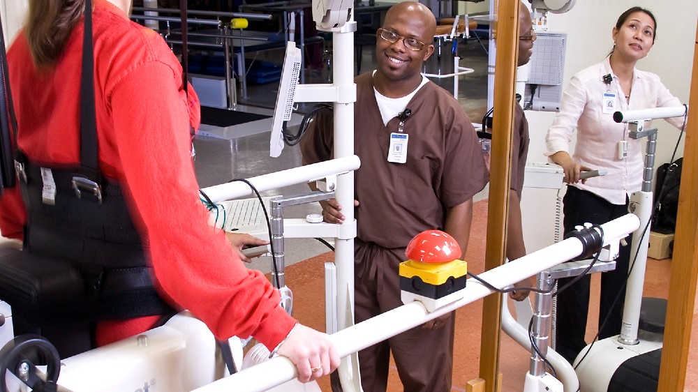 TIRR Memorial Hermann at Kirby Glen Center patient and therapists work closely together.