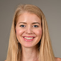 Dr. Lindsay Holzapfel, MD