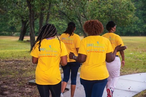 StepHealthy group walking & talking in the park
