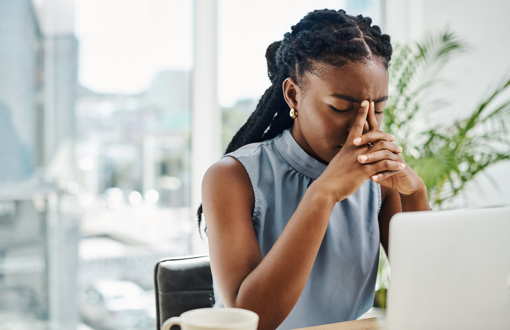 Woman looking at computer, stressed out.