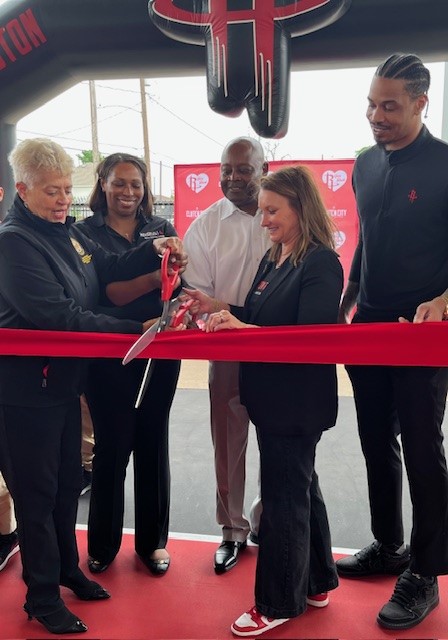 Memorial Hermann, Houston Rockets, City of Houston Partner to Refurbish Basketball Court at Moses Leroy Park