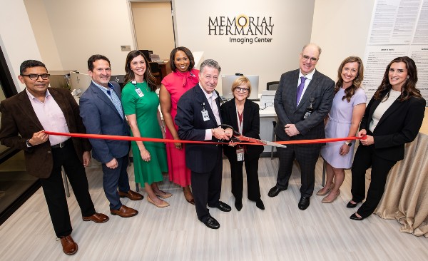 Memorial Hermann Imaging Center-Bellaire celebrates ribbon cutting.