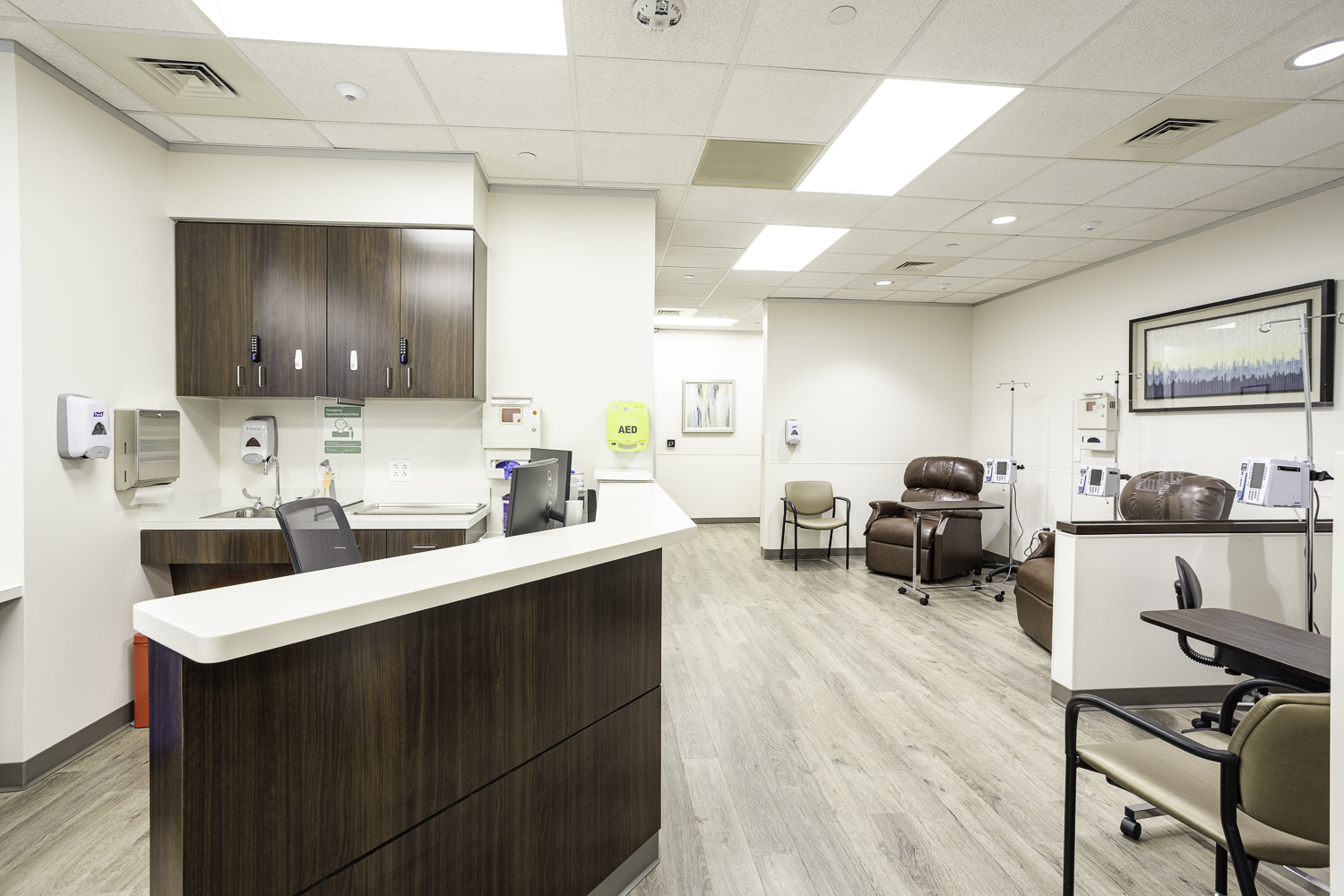 Specialty Infusion Center at Memorial Hermann Memorial City Medical Center nurses' station.