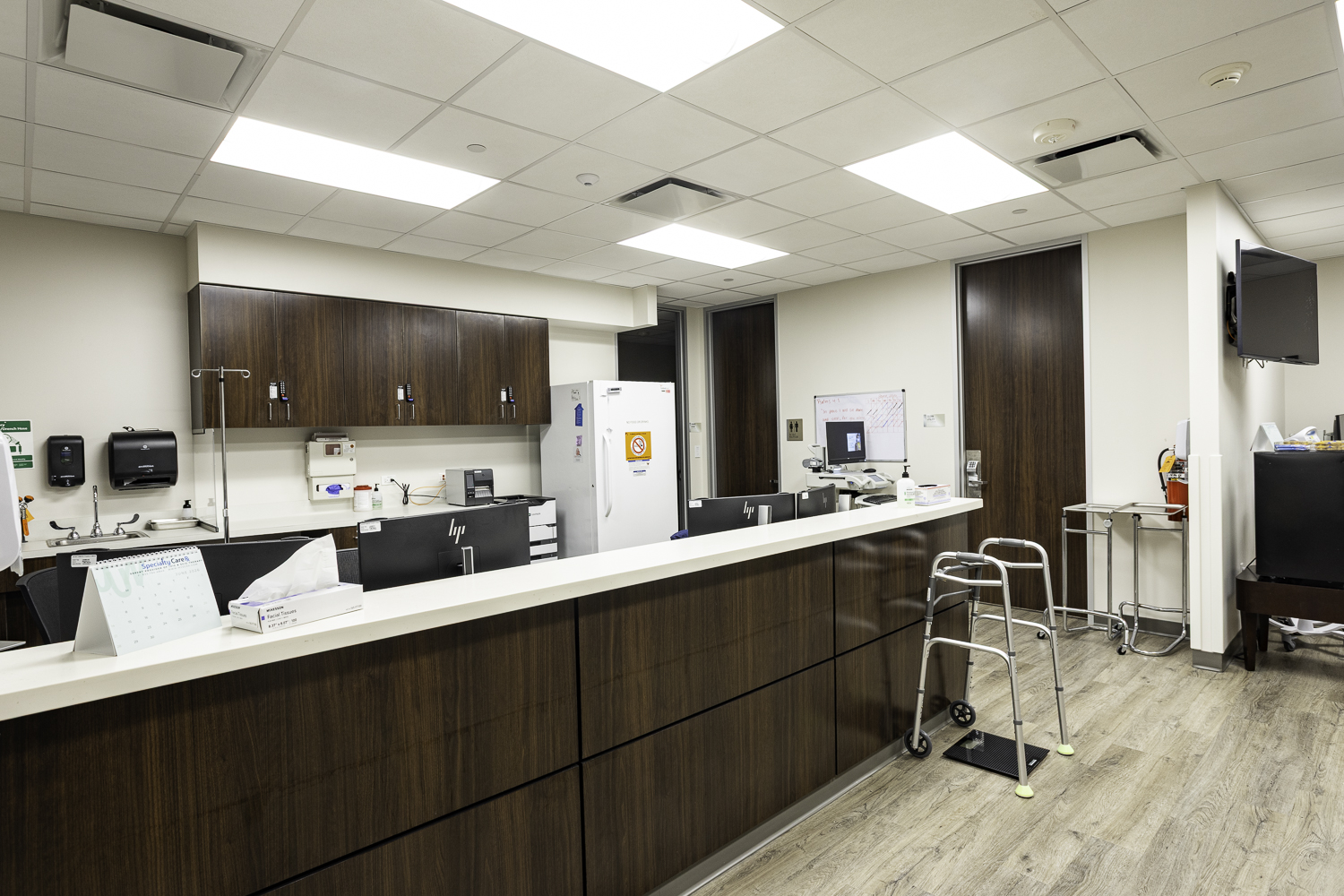 Specialty Infusion Center at Memorial Hermann The Woodlands Medical Center nurses' station.