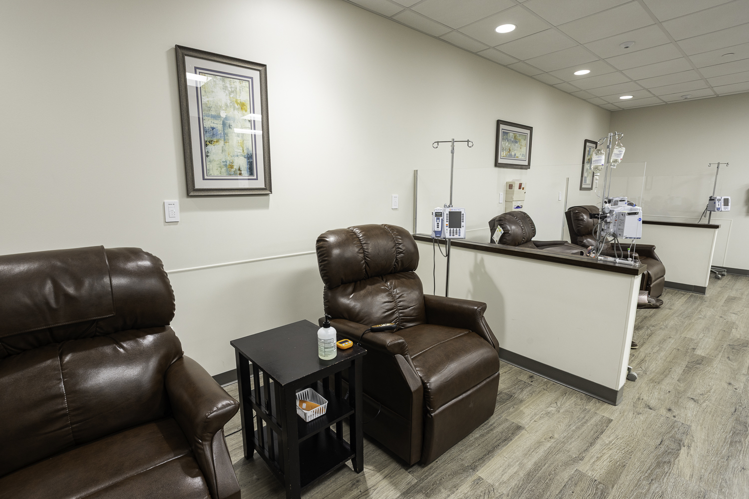 Specialty Infusion Center at Memorial Hermann The Woodlands Medical Center treatment room.