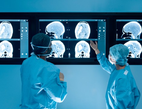 surgeons reading scans