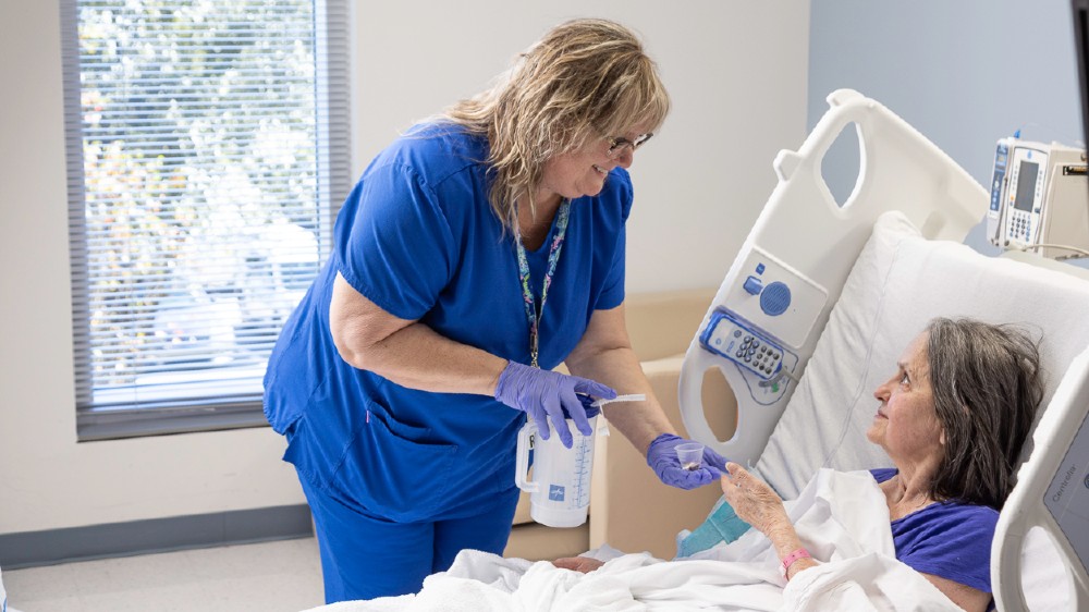 Memorial Hermann Rehabilitation Hospital-Katy nurse speaks with patient
