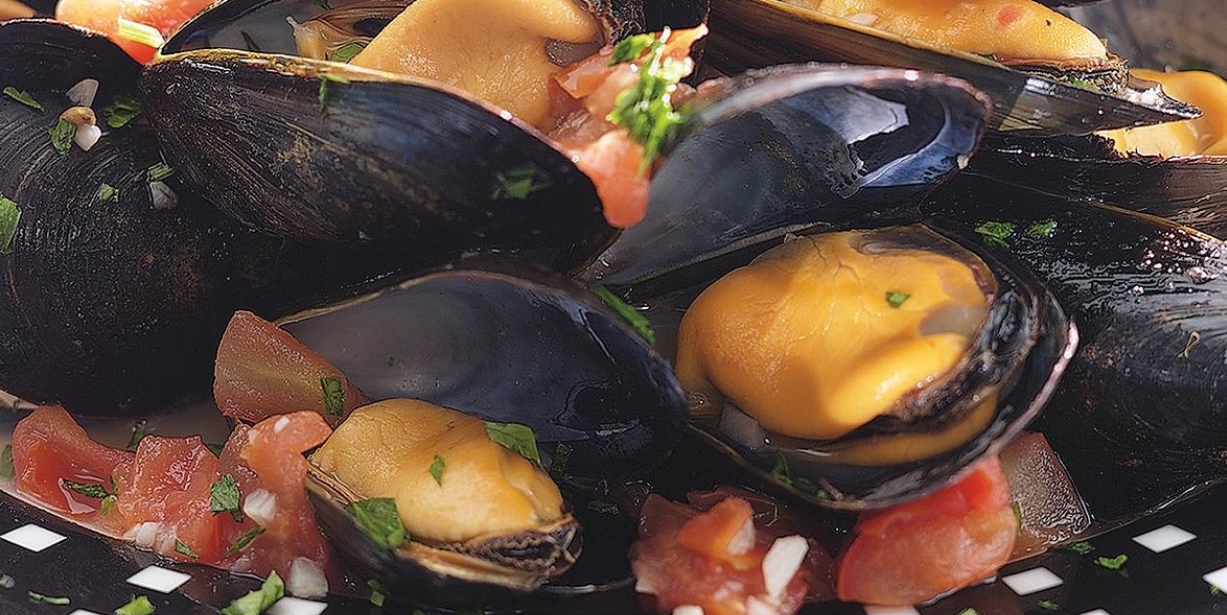 Steamed Mussels in Tomato Broth