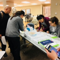 People learning about Handtevy